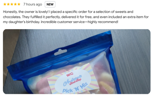5 star customer review praising Anderson's Sweet Shop for fast local sweet delivery in Swindon for a child's birthday cake.