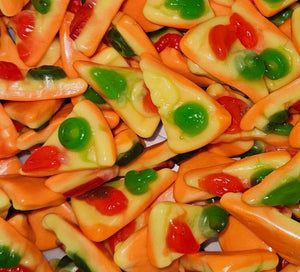 A vibrant assortment of fruit-flavoured Vidal pizza jelly slice sweets featuring detailed candy toppings and a gooey, juicy filled jelly centre.
